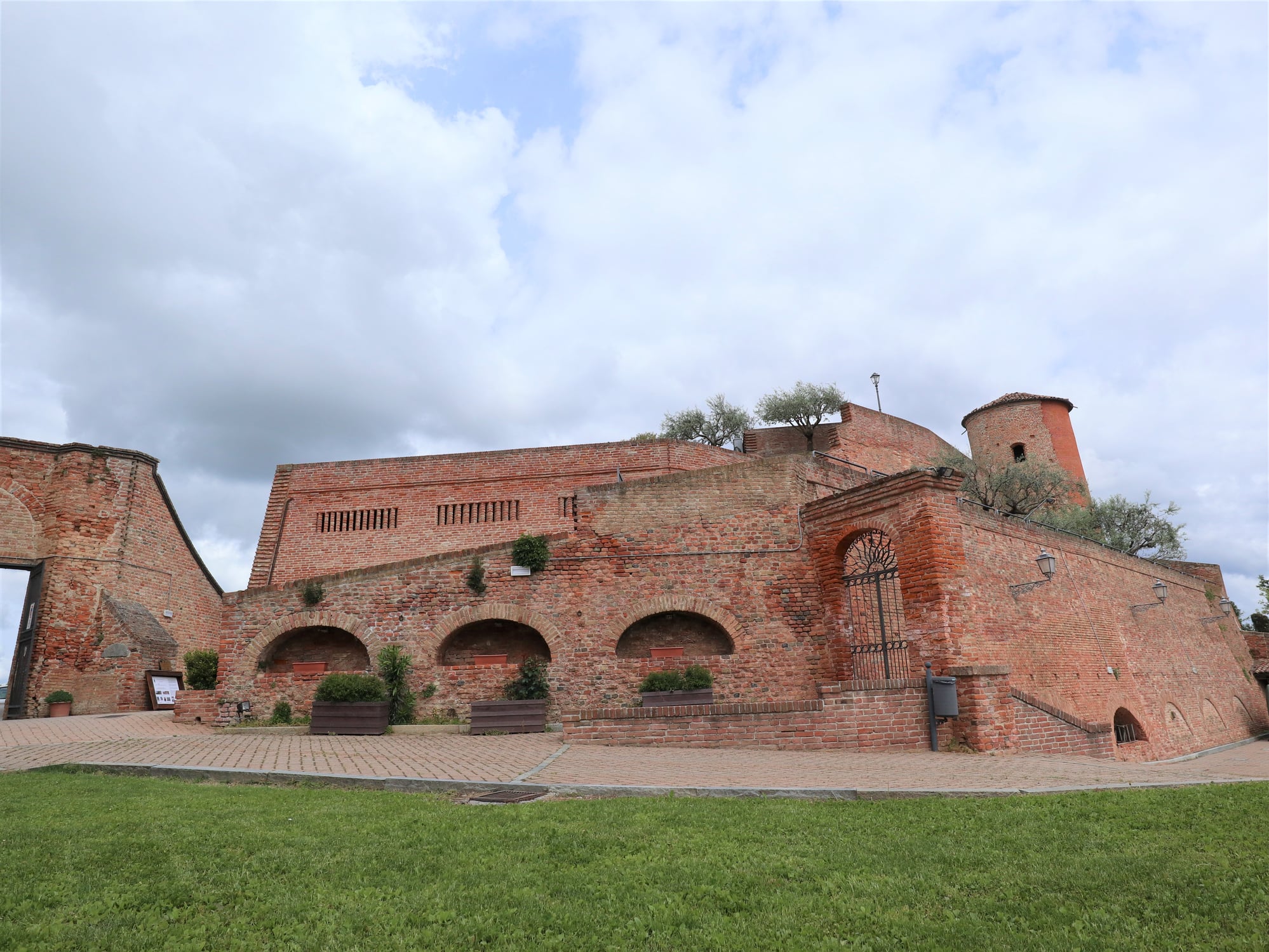 Castello di Castelnuovo Calcea