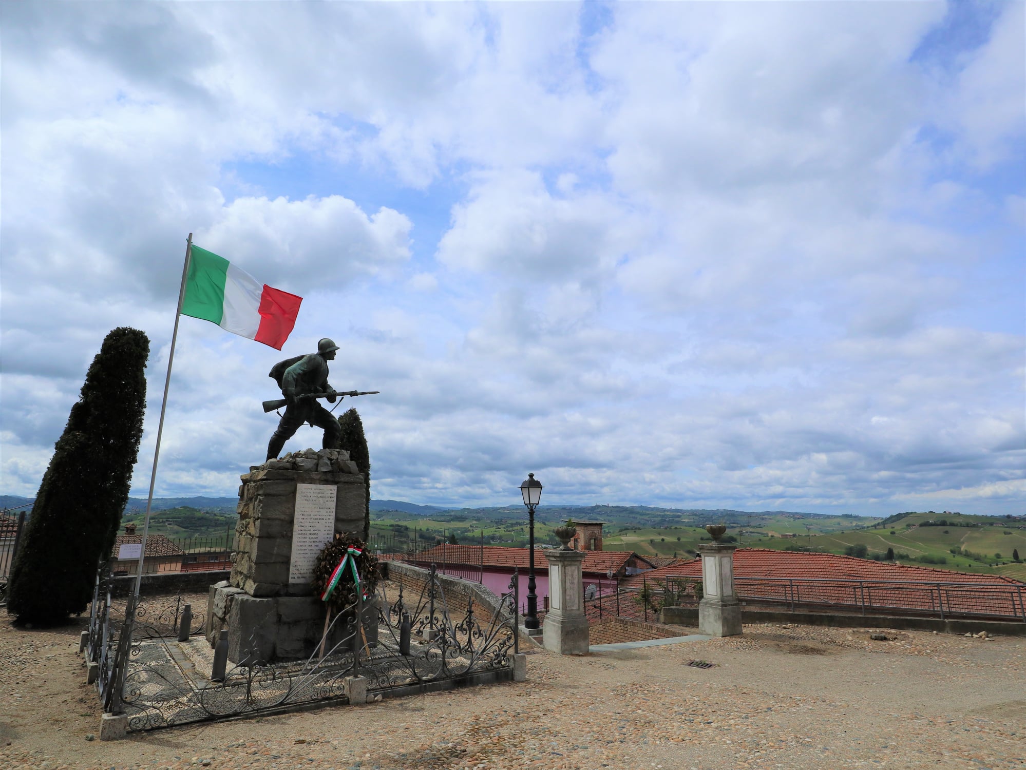 Monumento ai Caduti | Castelnuovo Calcea